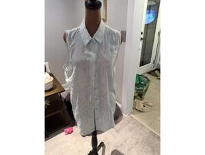 NWOT Equipment Femme Sleeveless Button-Up 100% Silk Blouse Large